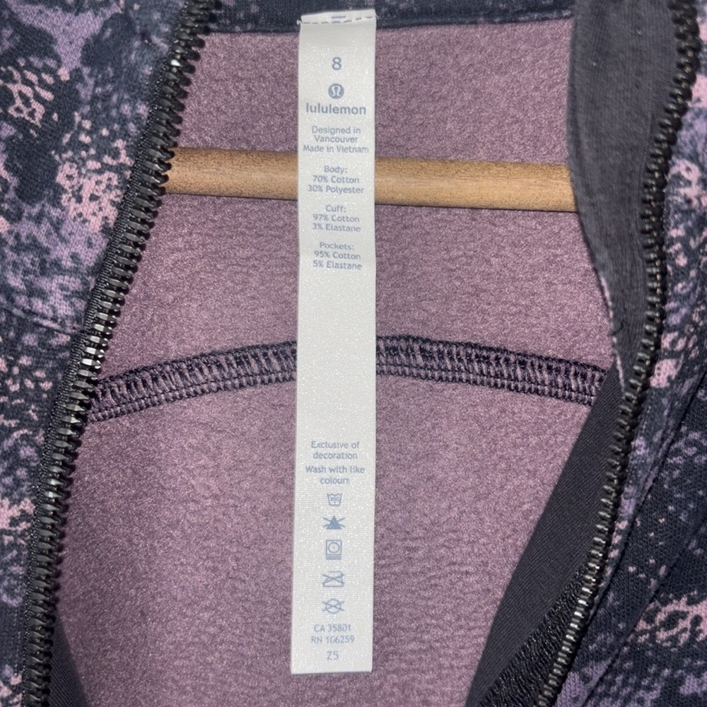 Lululemon Scuba Full Zip Hoodie Sweatshirt Purple Allover Print Lulu Size 8 - Picture 3 of 8